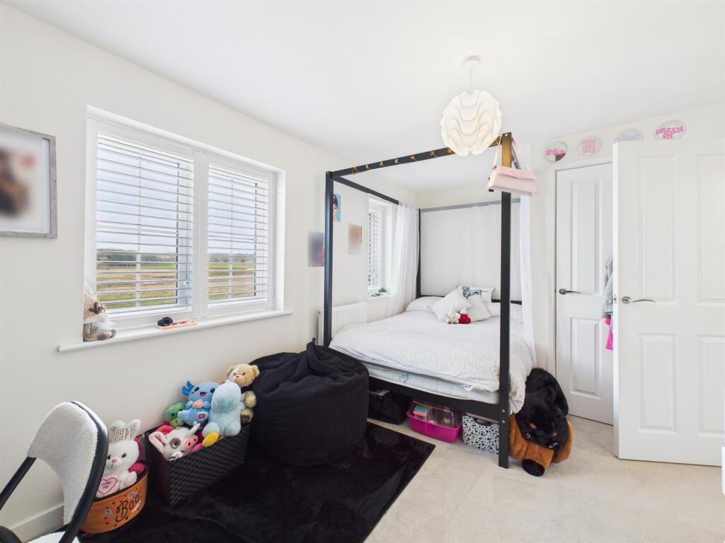 Bedroom: