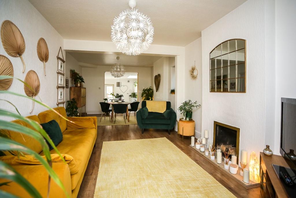 Lounge/Dining Room