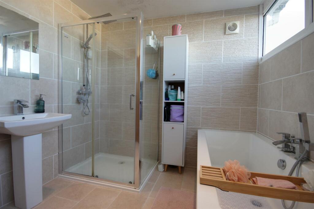 BATHROOM/W.C.