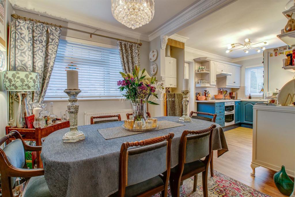 Elan Close, Aberdare, HernCrabtree (8).jpg