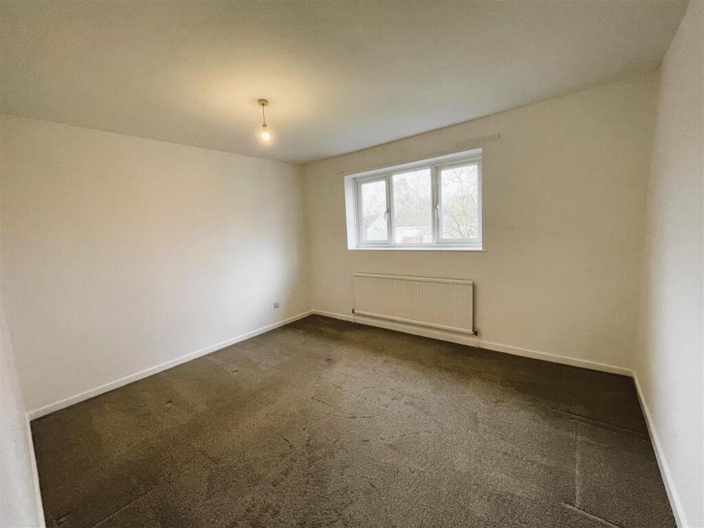 77 Monarch Way bedroom 1.jpeg