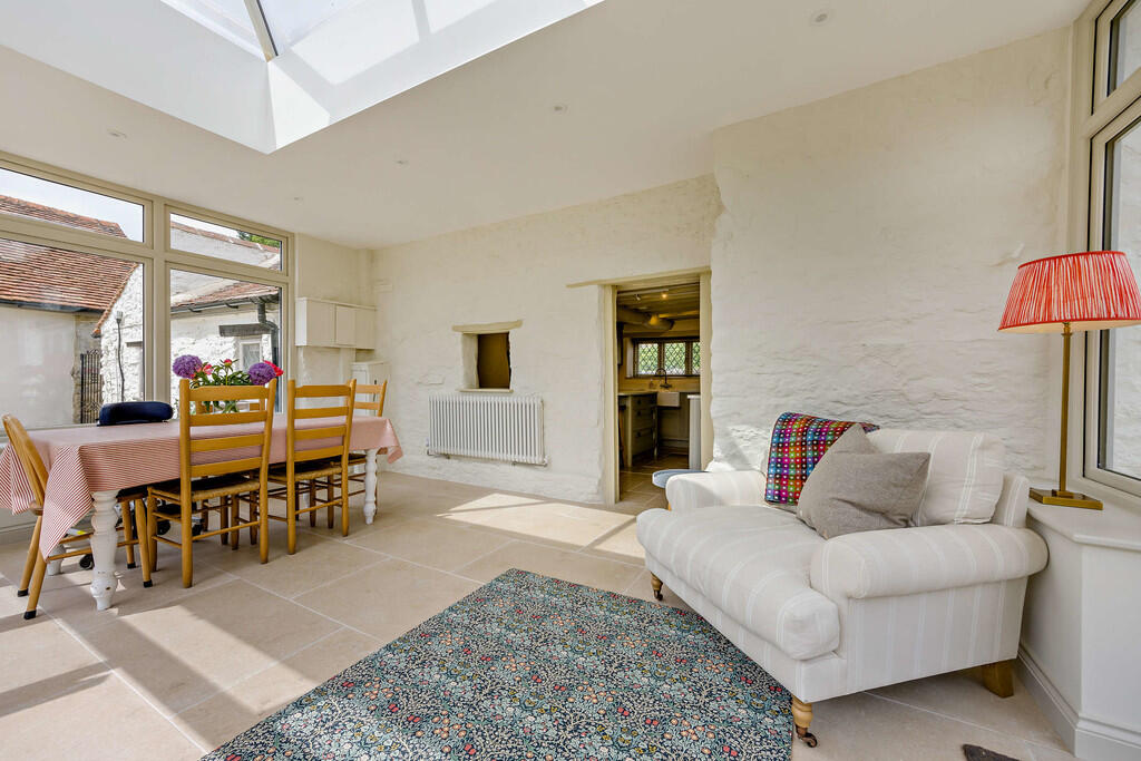 8649775-interior1...