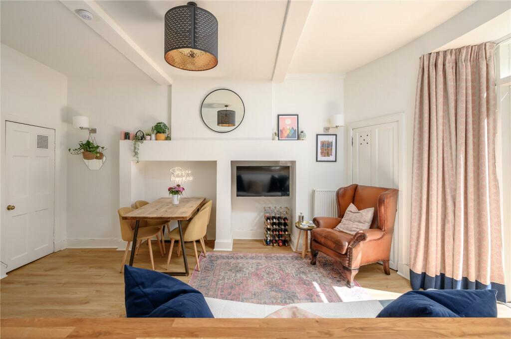 Sitting Room/Kitchen