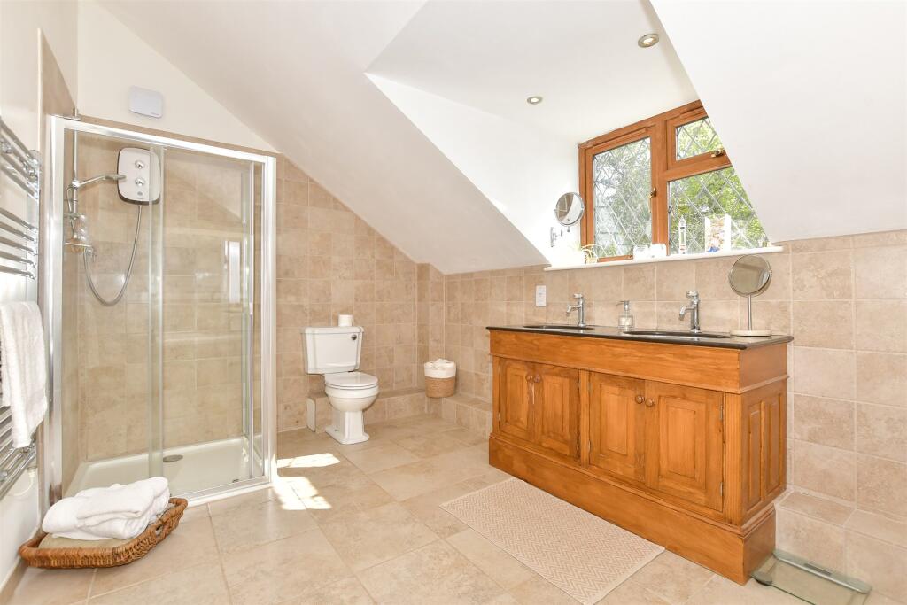 En-Suite Bathroom