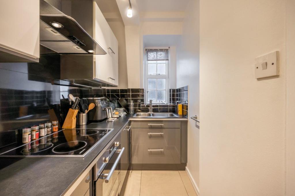 kitchen (3).jpg