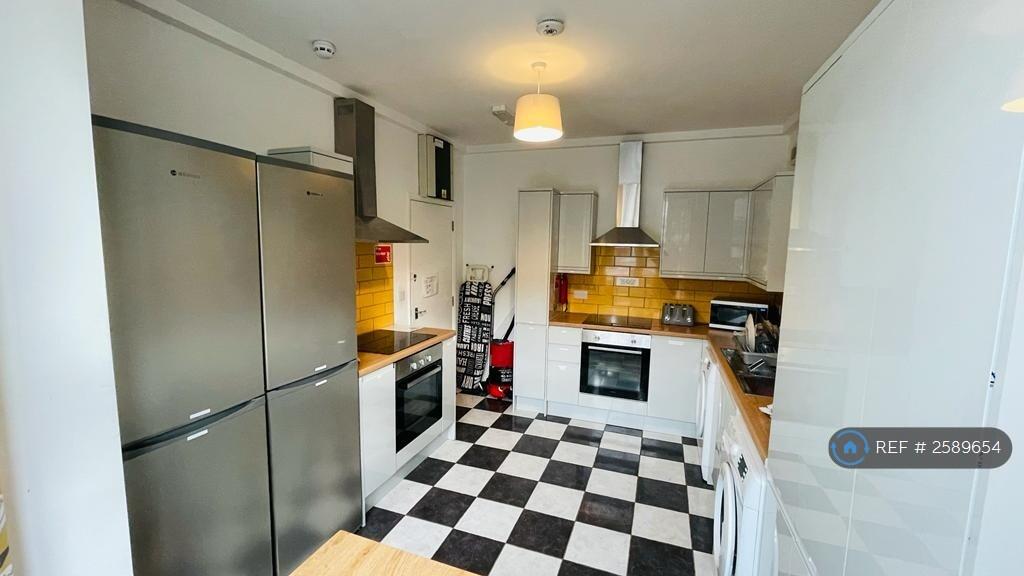Shared Kitchen/Breakfast Room