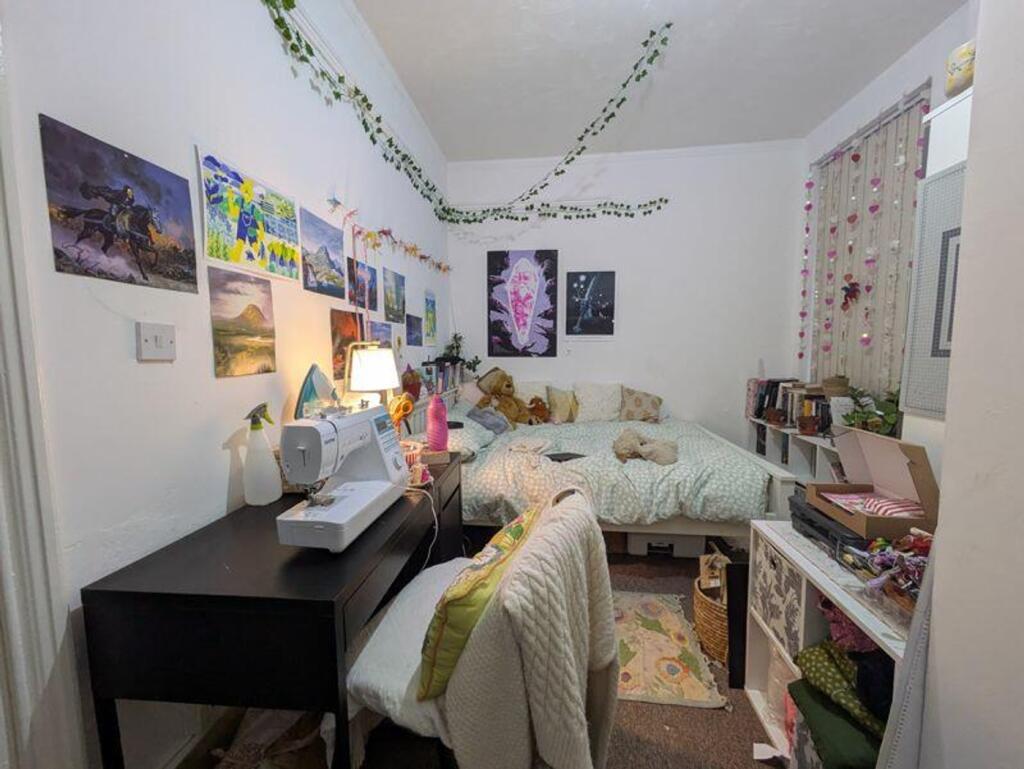 A cozy and inviting double bedroom, decorated w...
