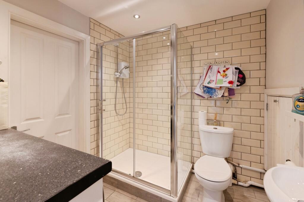 Gf Shower Room