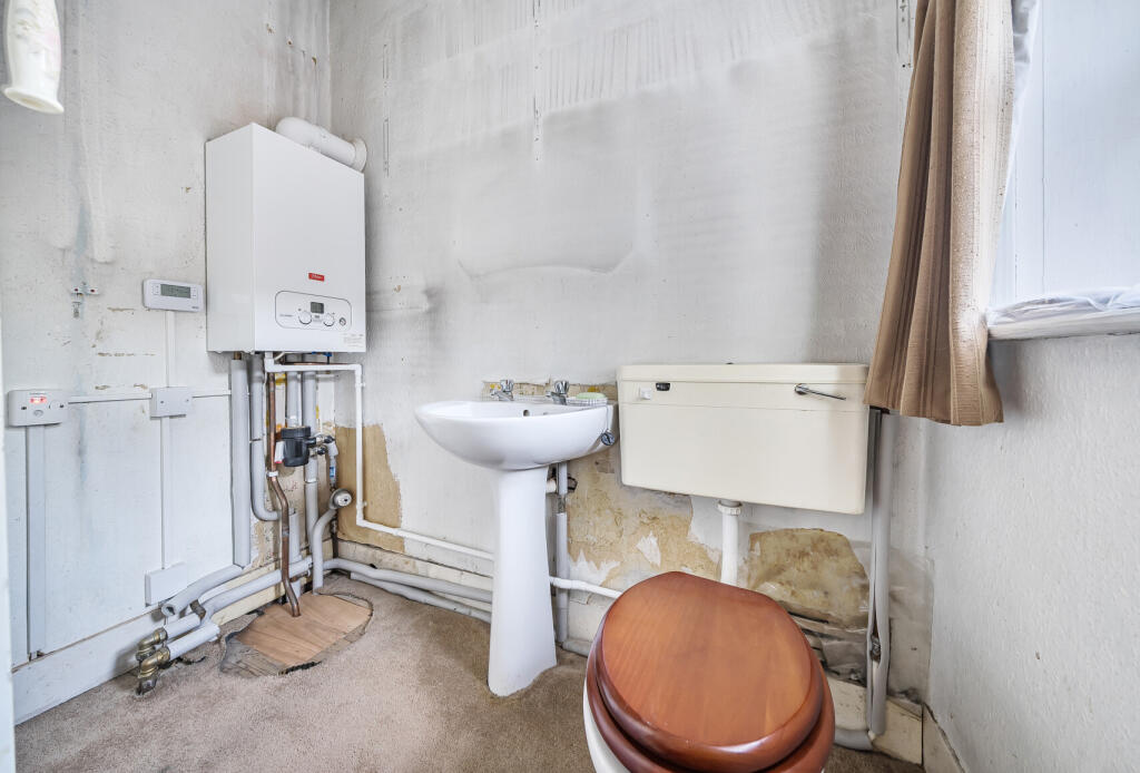 1349047-21-68ba21...