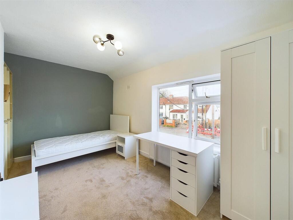 8 - 6 Bedroom HMO.jpg