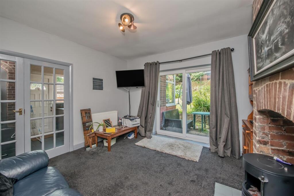 Dining / Sitting Room: