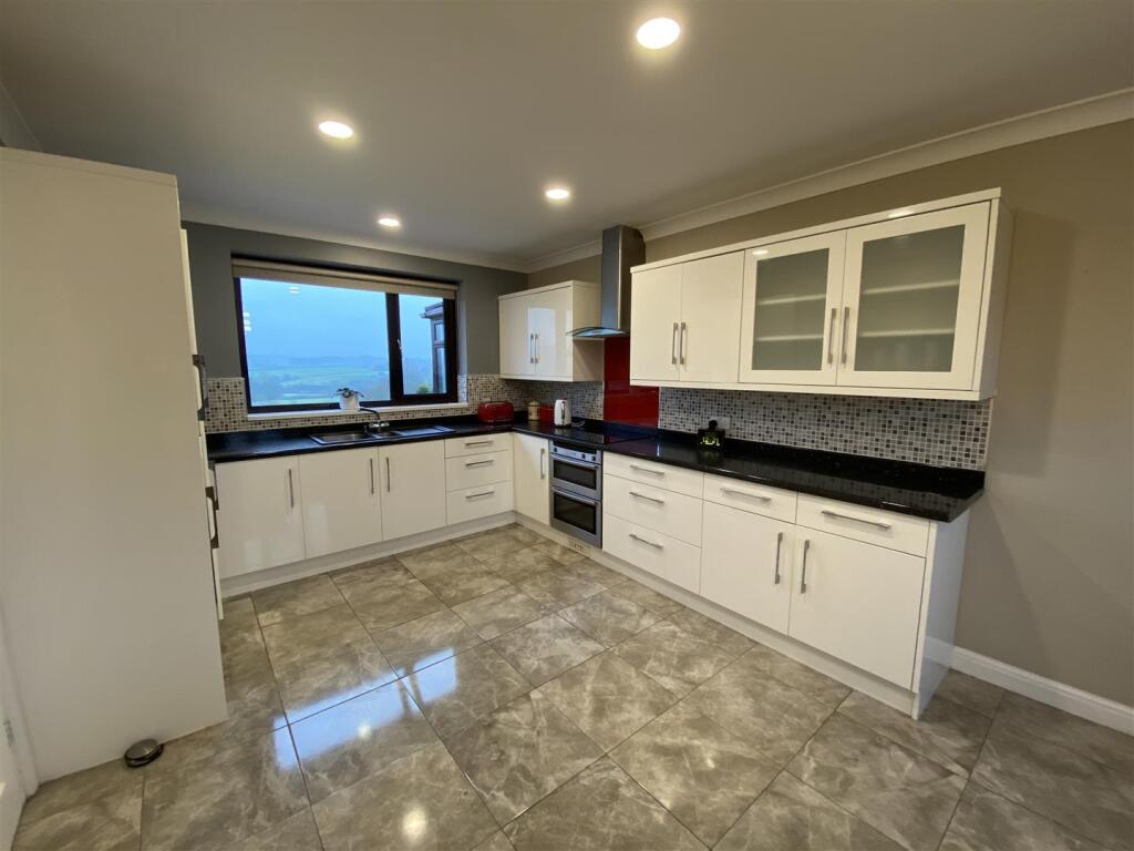 Kitchen: