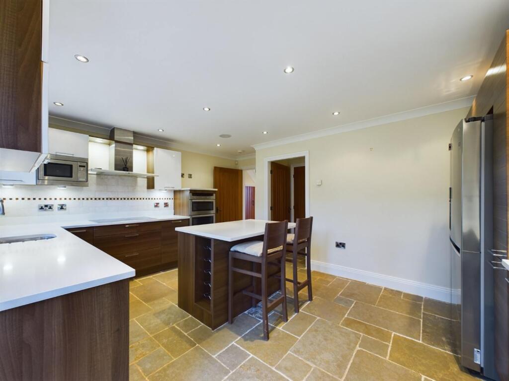 Kitchen/Breakfast Area