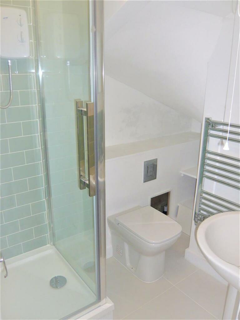 2nd Bathroom.jpg