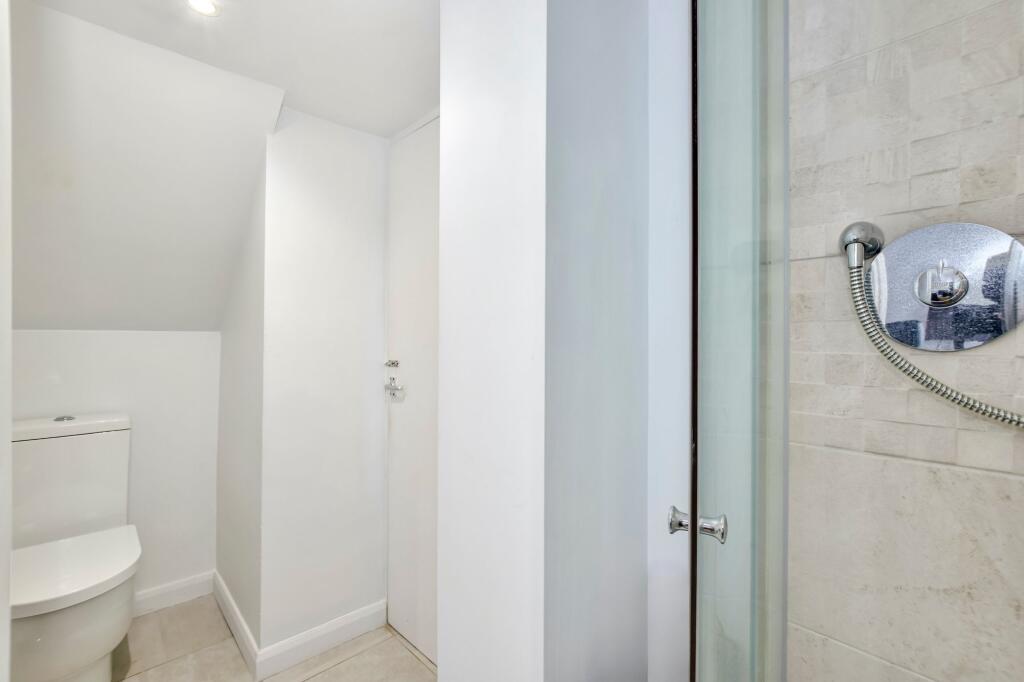GROUND FLOOR SHOWER ROOM-WC