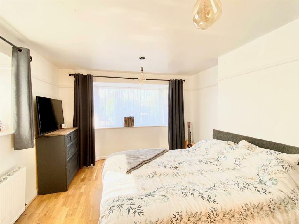 bed 1.jpg