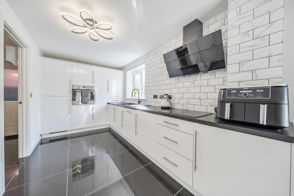 1372109-9-68f8e30350b0f