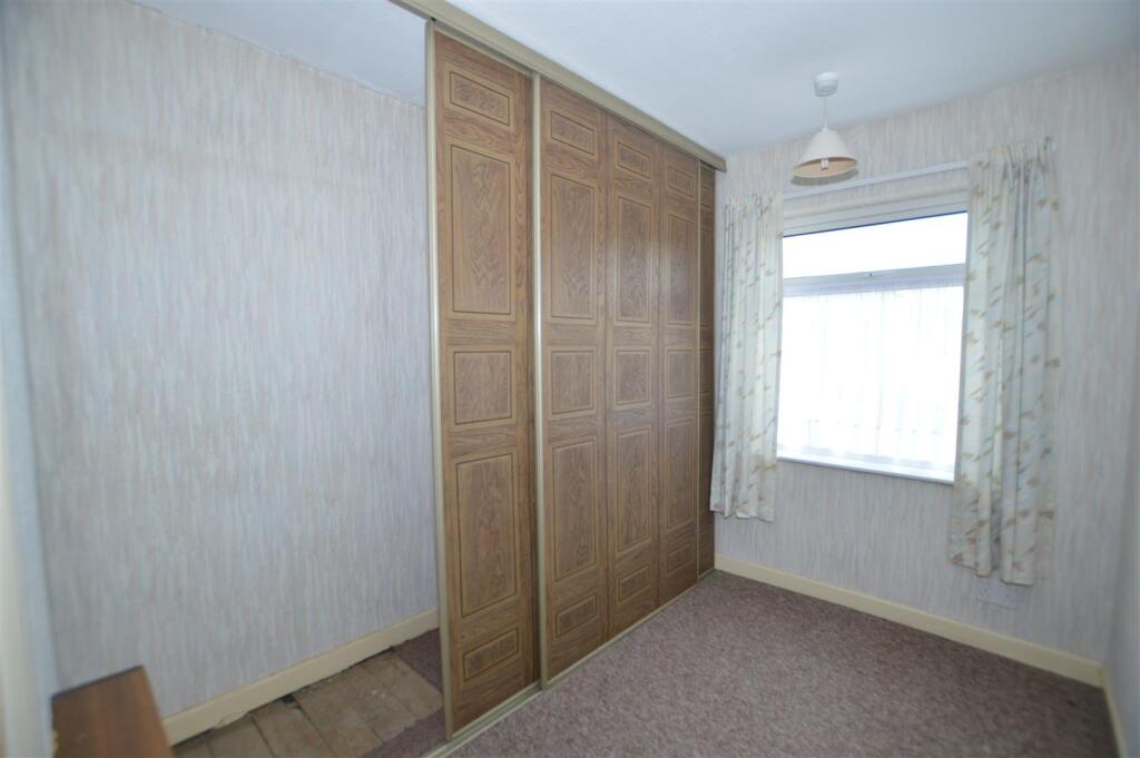 22 Granville Avenue bed 3.JPG