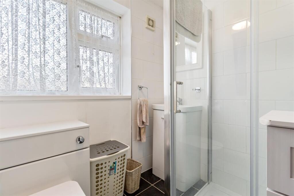 42 Bushby Gardens-004.jpg