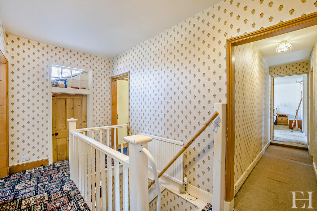8637095-interiorW...