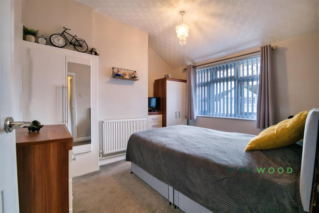 BEDROOM 2