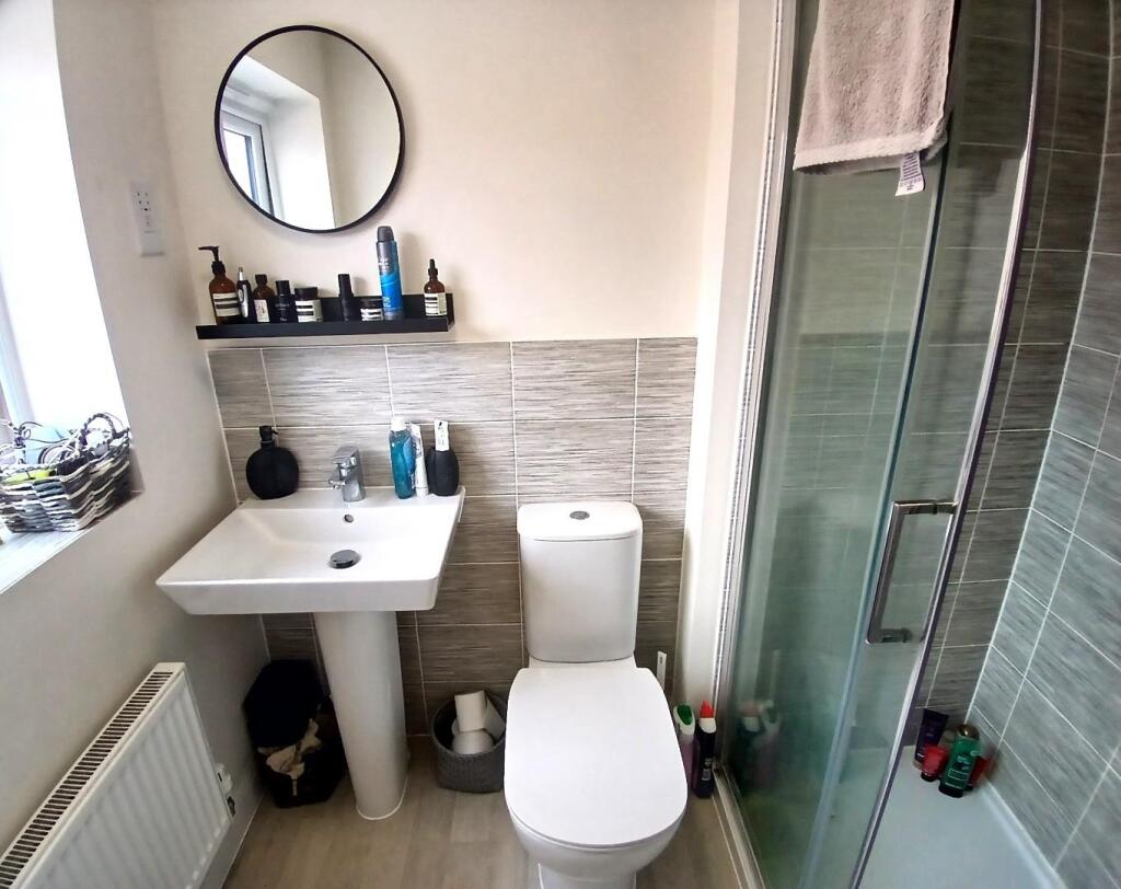EnSuite Shower.jpg