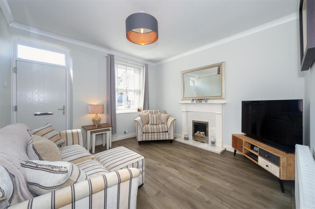 carr rd - lounge 8952.jpg