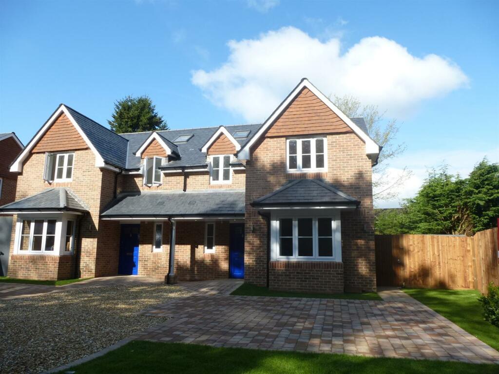 38 Midhurst Road, Liphook.jpg