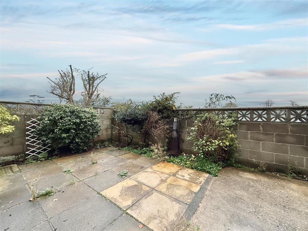 Rear Garden (2).JPG