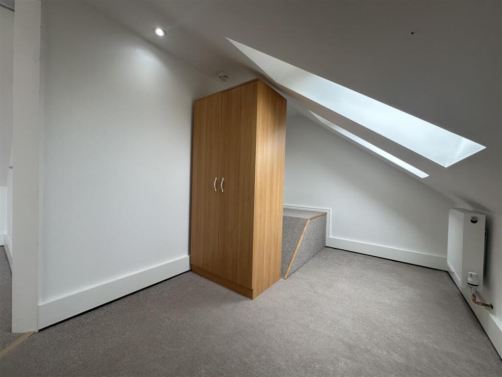 Bedroom 1 Dressing Room II.jpg