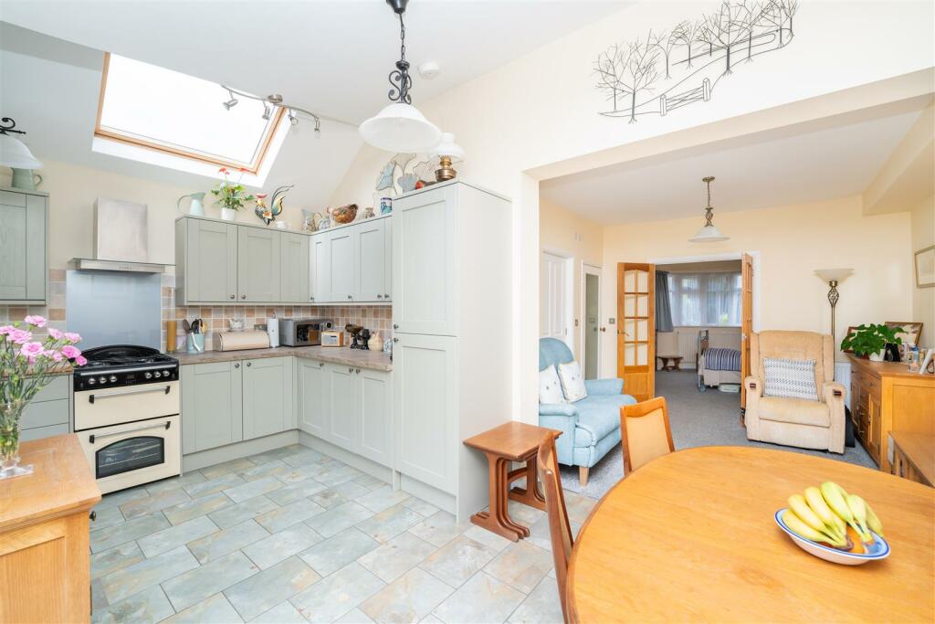 kitchen 1.jpg