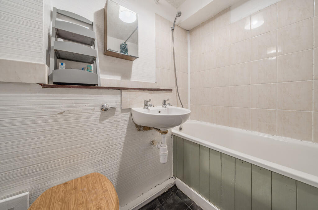 1329679-11-688354...