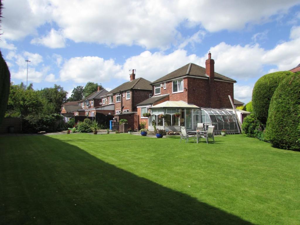 AshtonCres33gdn6.JPG