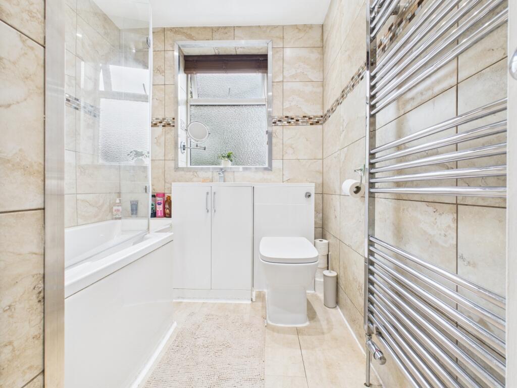 CAM03729G0-PR0106-STILL011