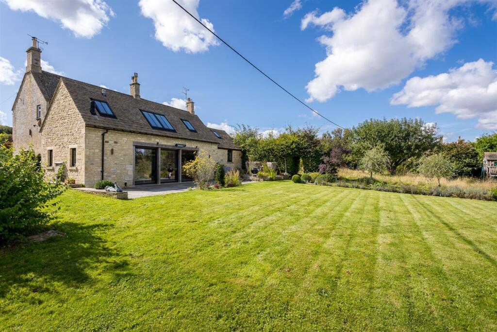 21 - 9-10 Sherborne - GL54 3DU - Web.jpg