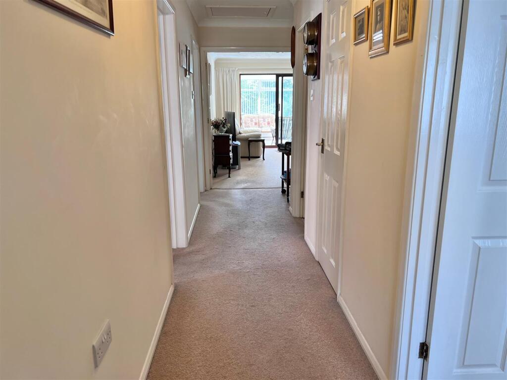Hallway 2.jpg
