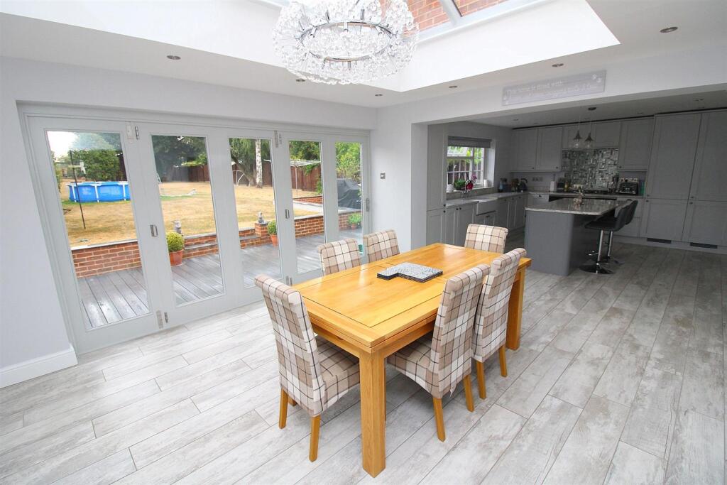 DiningRoom-Kitchen.JPG