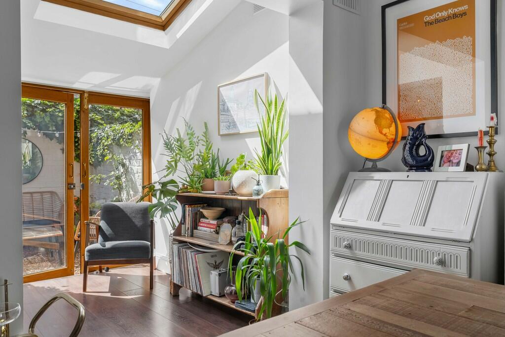 27 Tomkinson Stre...