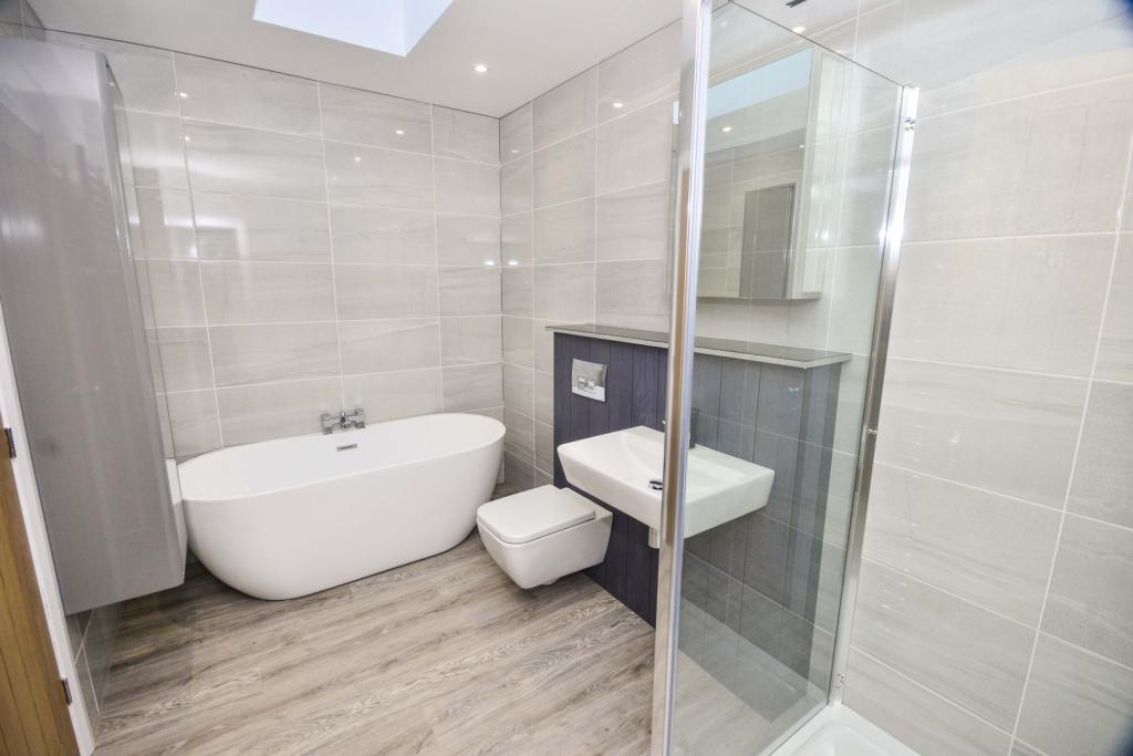 Jack &amp; Jill Bathroom