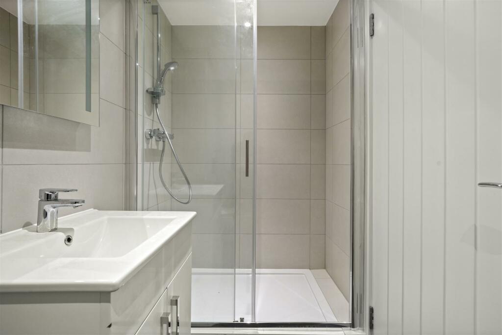 Flat 2 - 7, Sudbury Hill Close ,  - PLHiVCSctncahe
