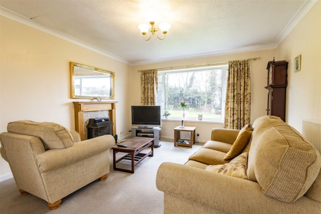 'L' Shaped Living/Dining Room