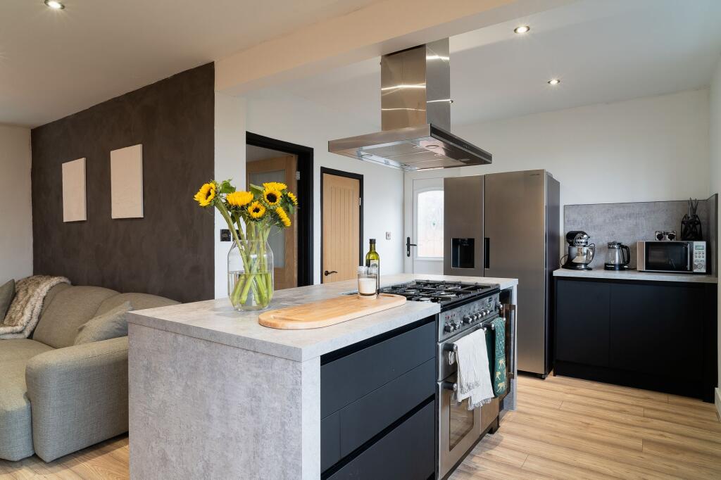 OPEN PLAN KITCHEN, DINING ROOM AND LIVING ROOM