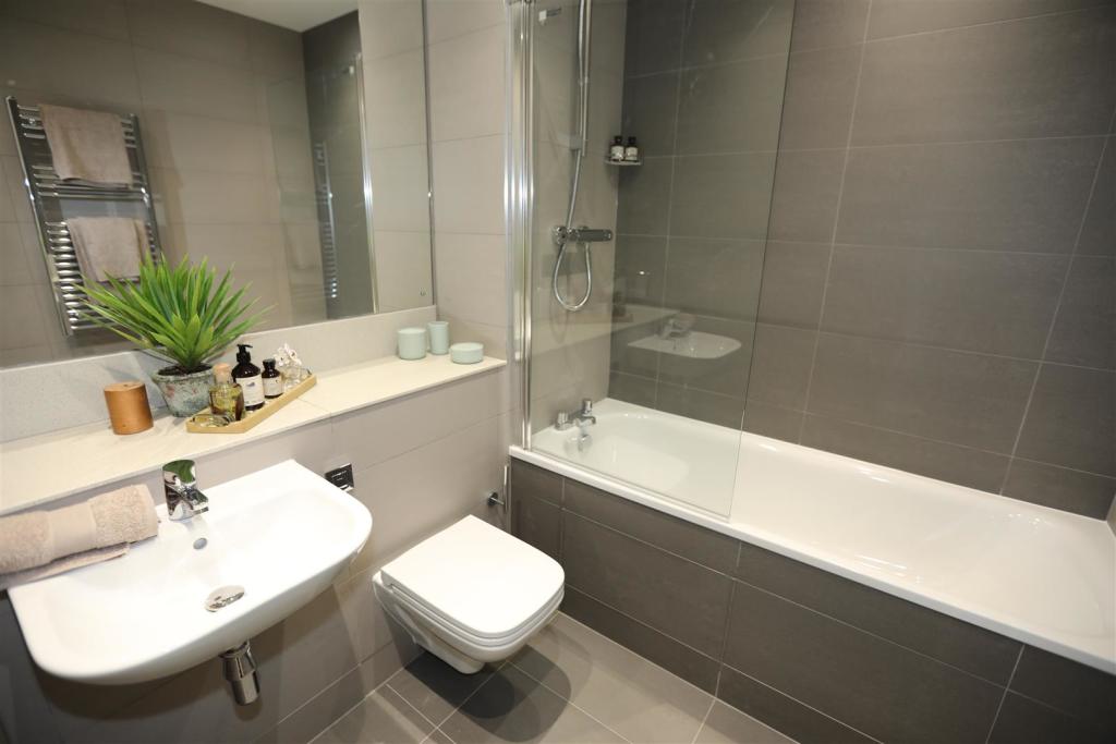 Bathroom.JPG