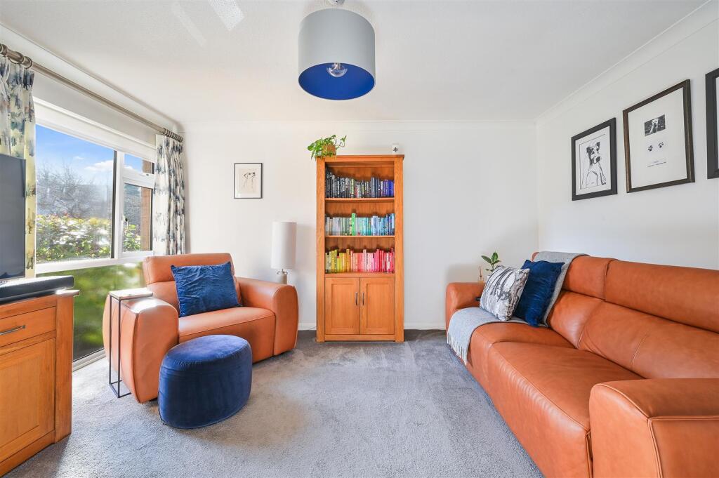 HILLSIDE CLOSE, 3- (7).jpg