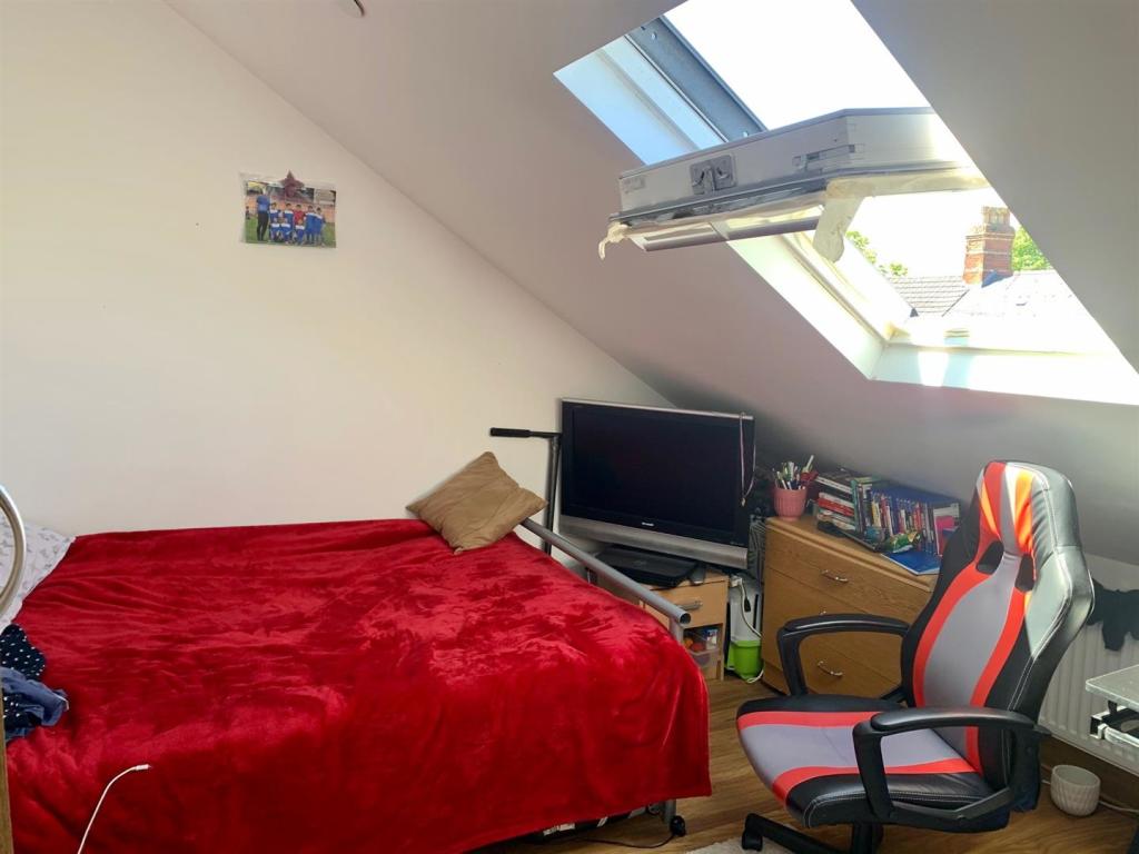 Flat 4 bedroom2.jpg
