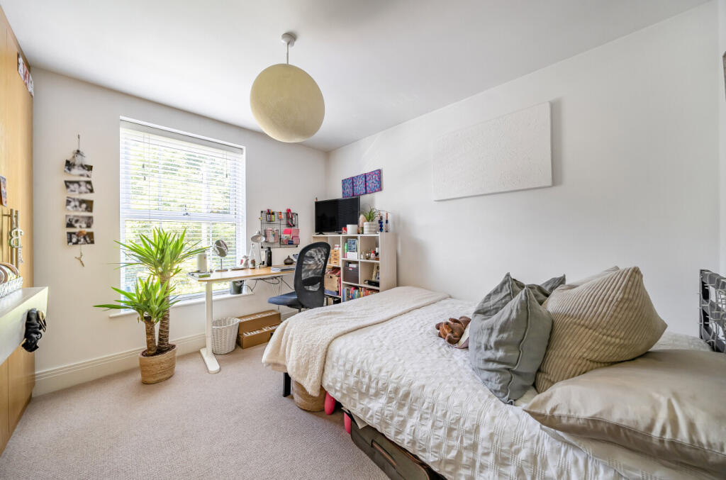 1320970-9-68713bf...