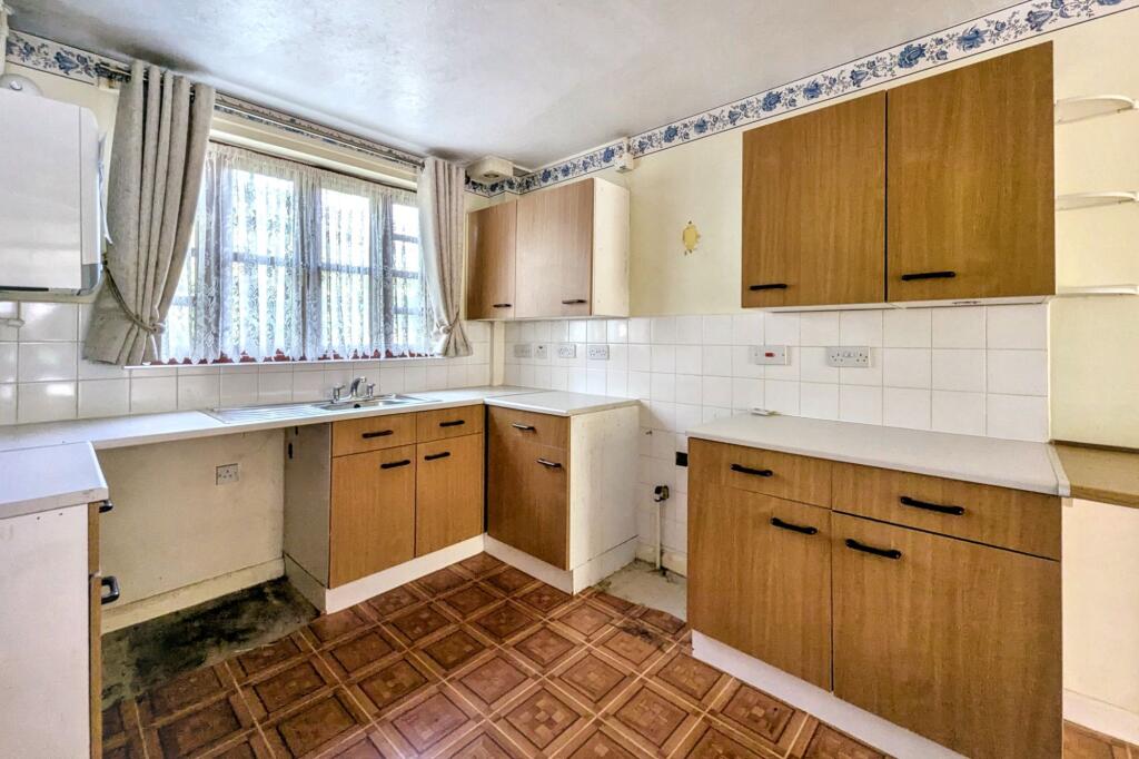 2 Pownsett Terrace, Ilford, Essex IG1 2SW