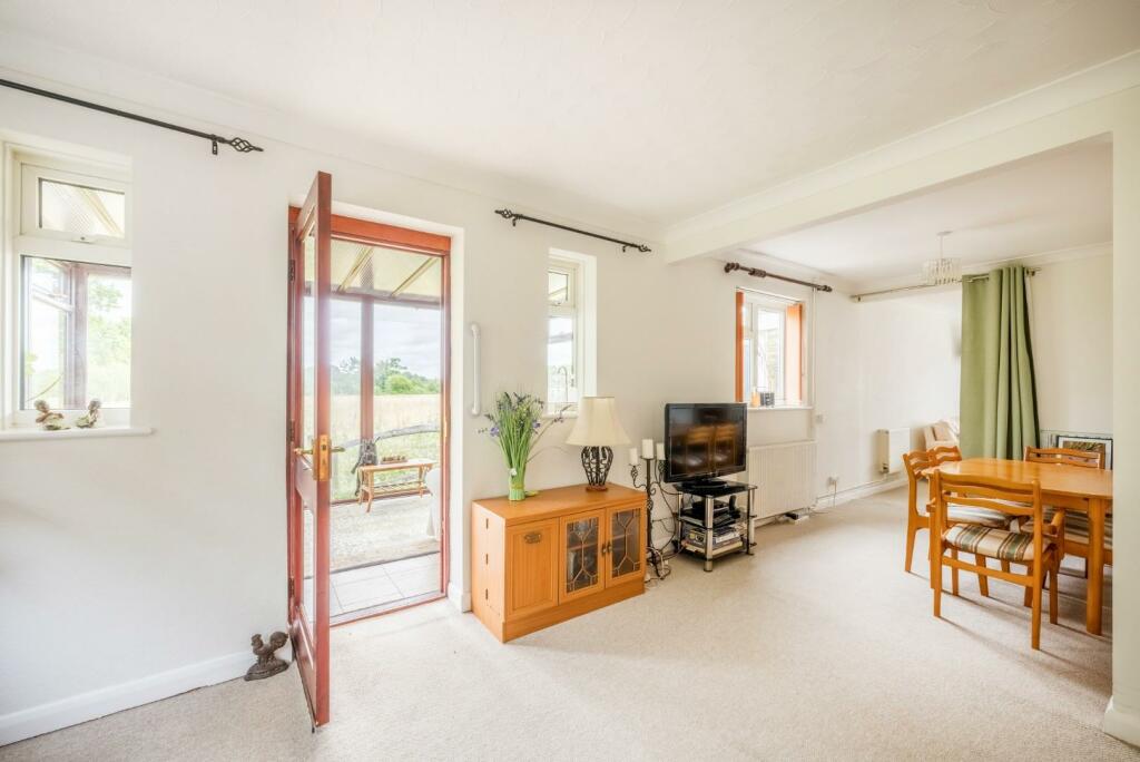 8a Woodside Close-4.jpg