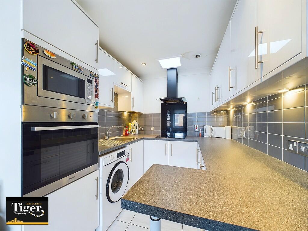 CAM02176G0-PR0357...