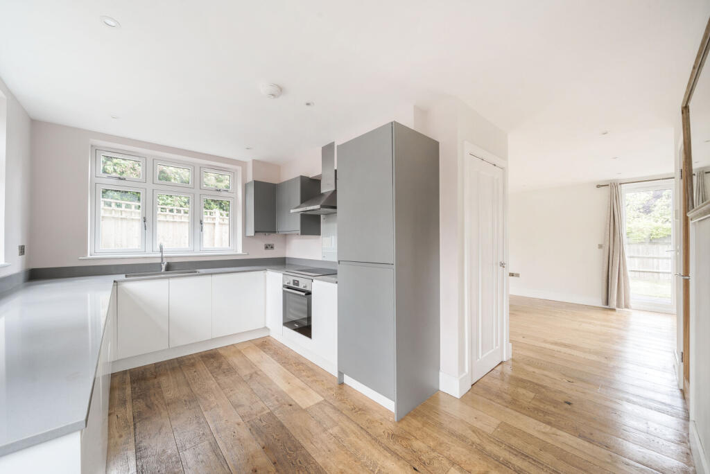 1329710-6-687f7c5...